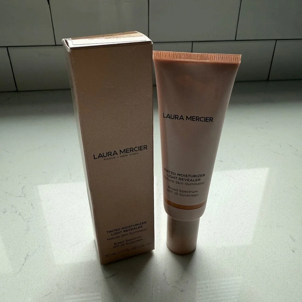 Laura Mercier Tinted Moisturizer Natural Skin Illuminator SPF 25 - 4W1 Tawny NWB